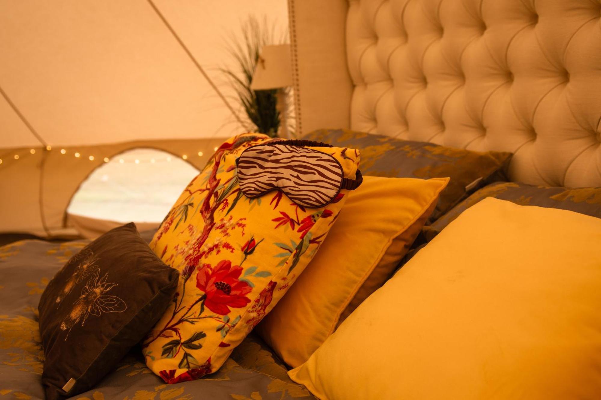 The Follies Glamping Hotel Maidstone Buitenkant foto